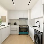 Vayk - Luxurious 2 Bd With Private Jacuzzi In Jvc
