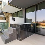 Vayk - Luxurious 2 Bd With Private Jacuzzi In Jvc