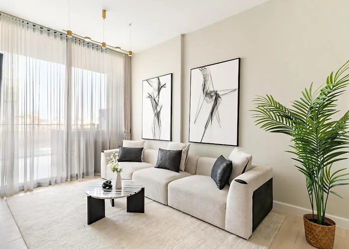Vayk - Luxurious 2 Bd With Private Jacuzzi In Jvc
