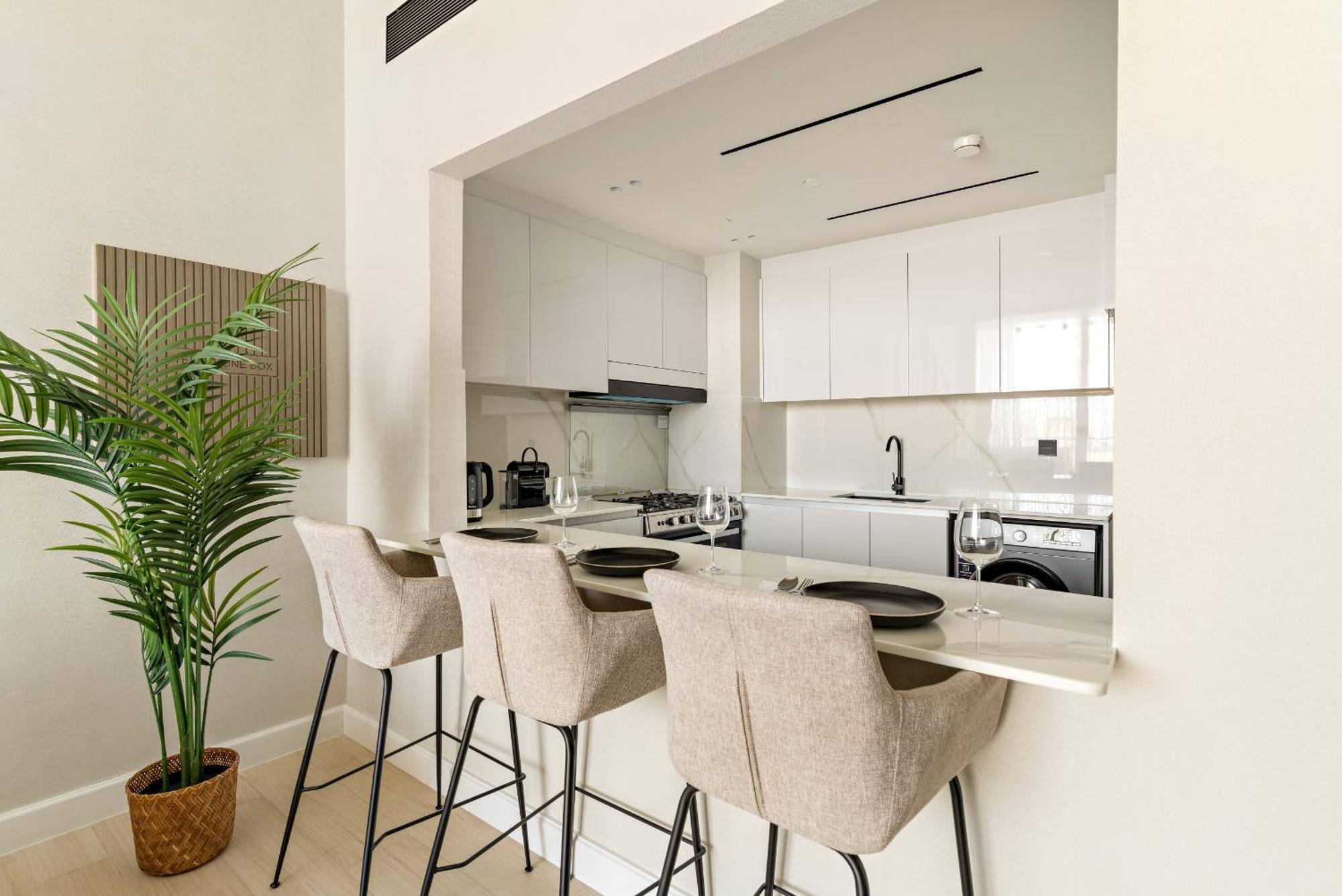 Vayk - Luxurious 2 Bd With Private Jacuzzi In Jvc Apartment