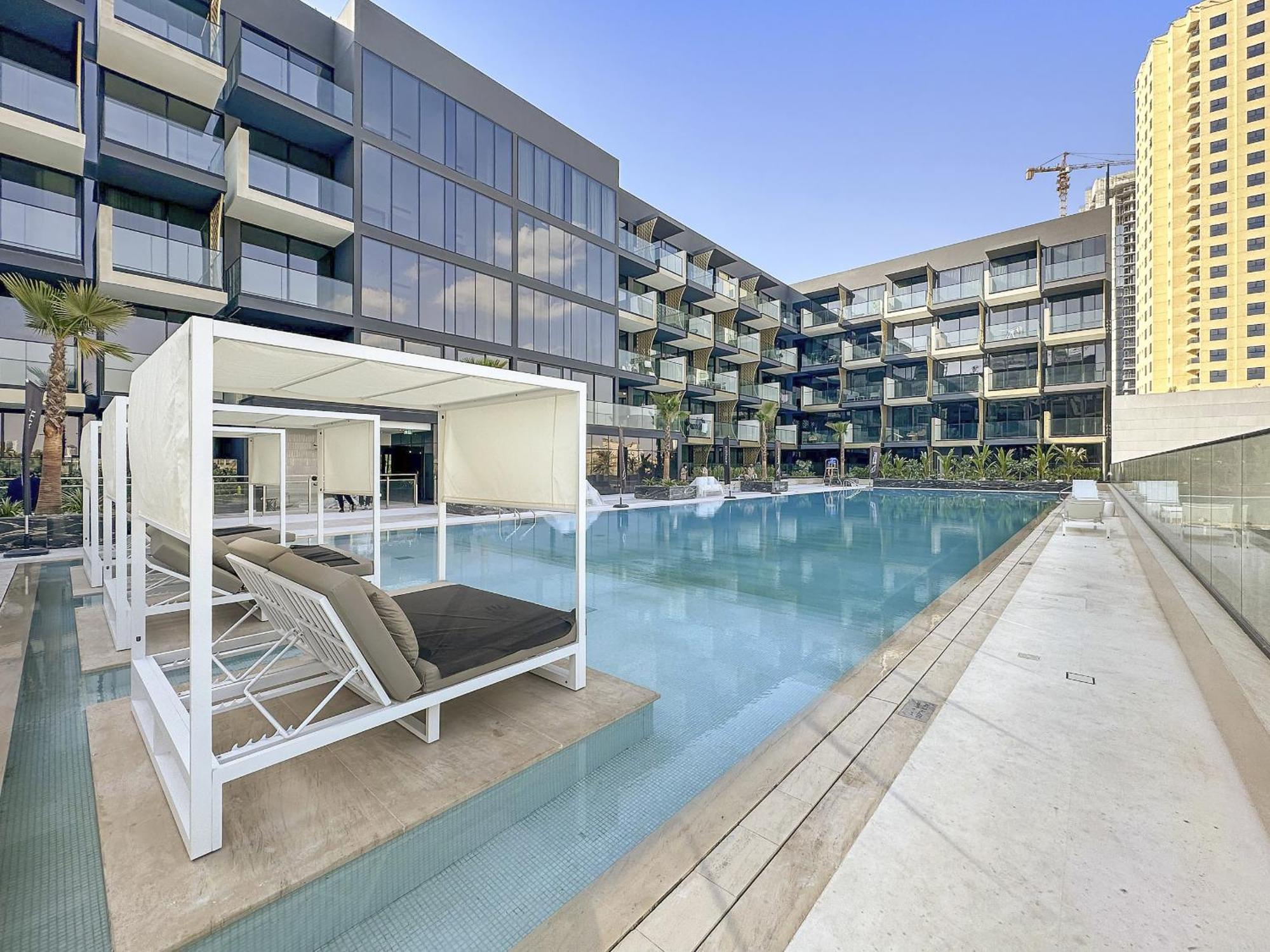 Vayk - Luxurious 2 Bd With Private Jacuzzi In Jvc Dubai