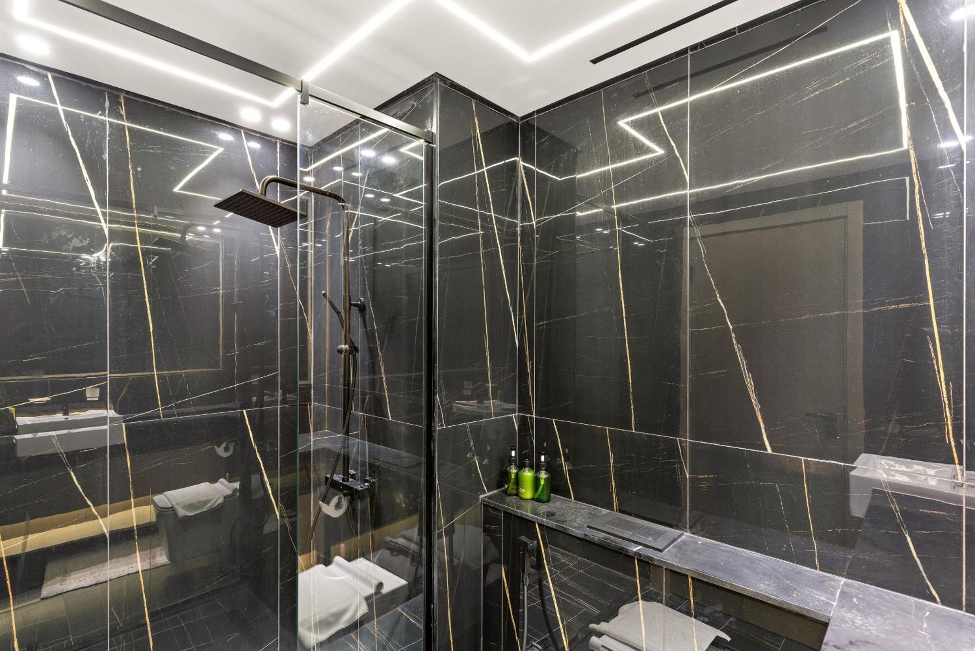 Vayk - Luxurious 2 Bd With Private Jacuzzi In Jvc