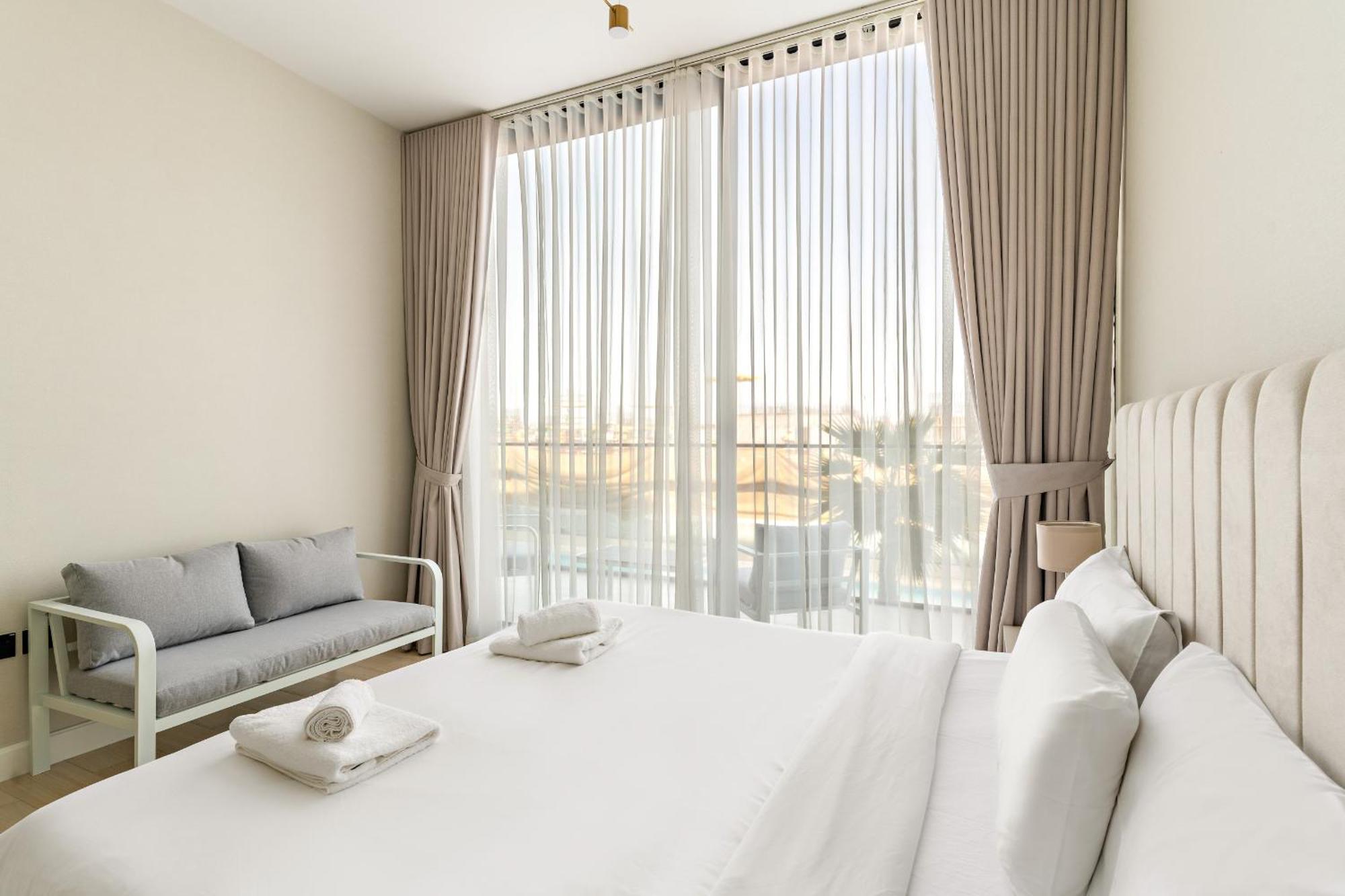 Vayk - Luxurious 2 Bd With Private Jacuzzi In Jvc *